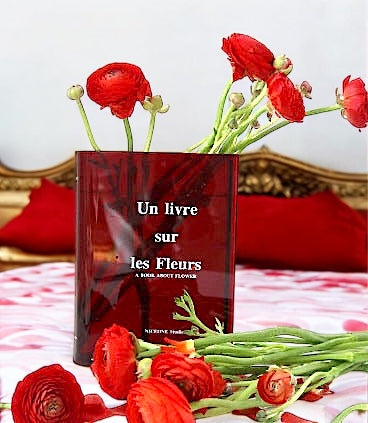 Vase "A book about flowers"