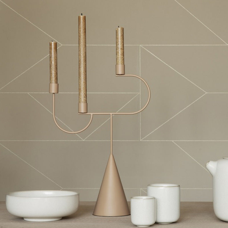 La elegancia de la sencillez: candelabro moderno y minimalista