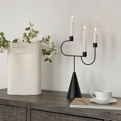 La elegancia de la sencillez: candelabro moderno y minimalista